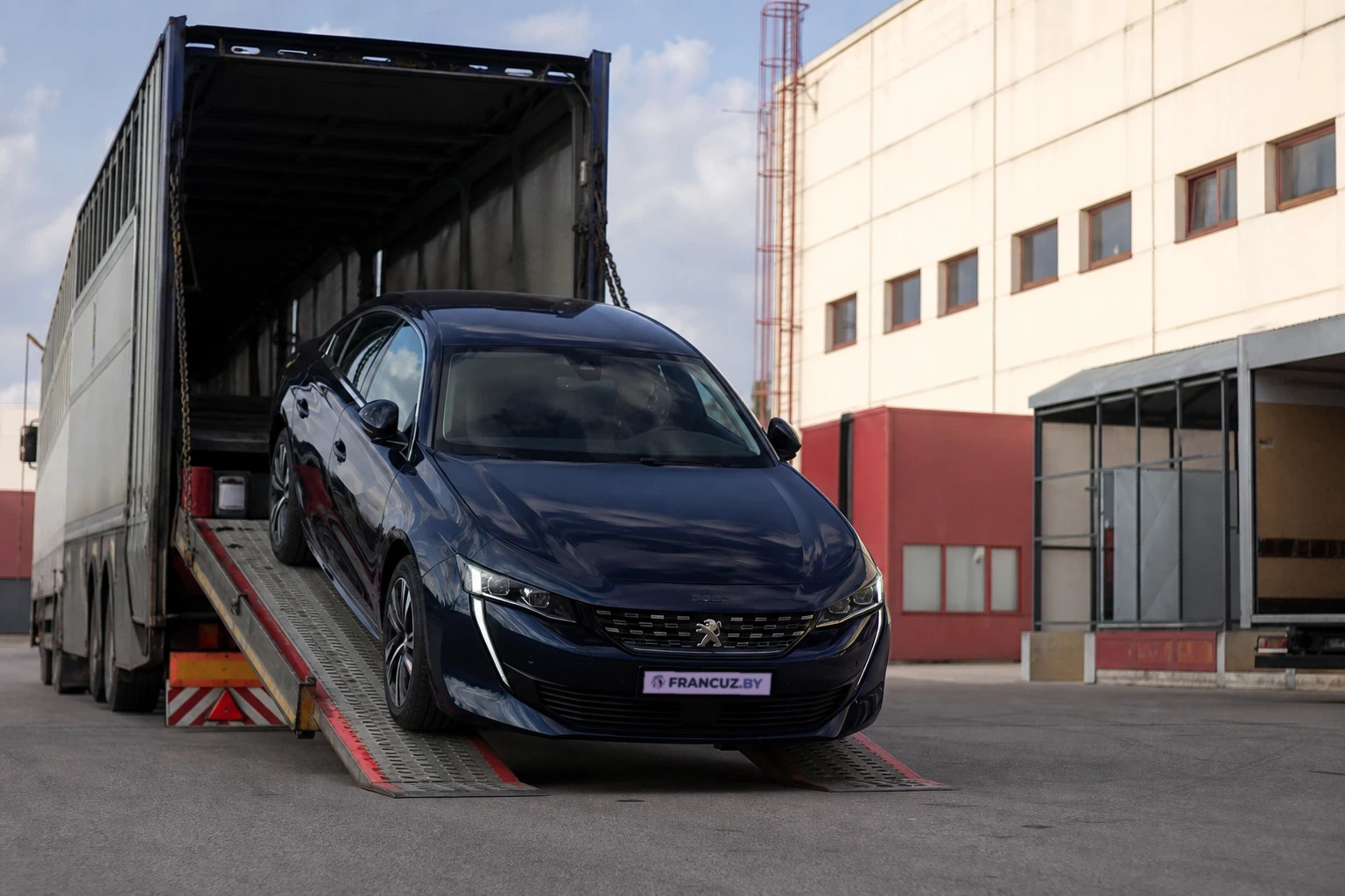 Фотоотчёт: разгрузка Peugeot 508 в Беларуси